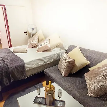 Au 26Bis, 2 Appartements Montreux, 1 Apartment Niveau 0 Et Un Autre Appartement Duplex Niveau 1 Et 2, 15 Minutes A Pieds Du Centre De Montreux, Lac Leman, Ideal Pour Balades En Ville, Montagne, Festivals, Casino, Plages, Ski, Fredy Mercury, Marche De Exterior photo
