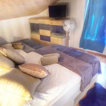 Au 26Bis, 2 Appartements Montreux, 1 Apartment Niveau 0 Et Un Autre Appartement Duplex Niveau 1 Et 2, 15 Minutes A Pieds Du Centre De Montreux, Lac Leman, Ideal Pour Balades En Ville, Montagne, Festivals, Casino, Plages, Ski, Fredy Mercury, Marche De Exterior photo