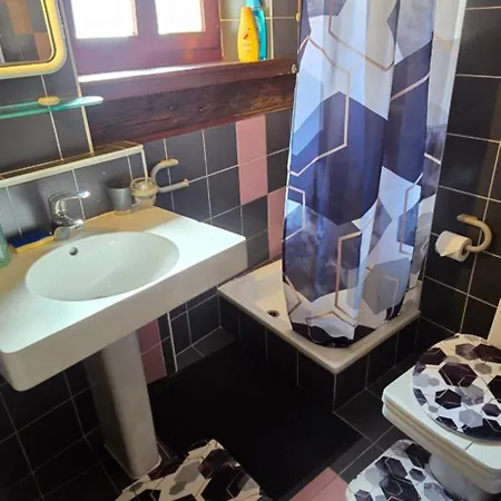 Au 26Bis, 2 Appartements Montreux, 1 Apartment Niveau 0 Et Un Autre Appartement Duplex Niveau 1 Et 2, 15 Minutes A Pieds Du Centre De Montreux, Lac Leman, Ideal Pour Balades En Ville, Montagne, Festivals, Casino, Plages, Ski, Fredy Mercury, Marche De Exterior photo