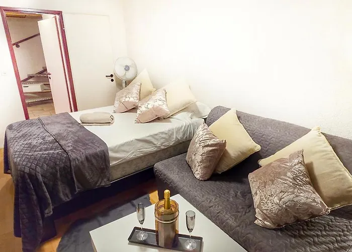 Au 26Bis, 2 Appartements Montreux, 1 Apartment Niveau 0 Et Un Autre Appartement Duplex Niveau 1 Et 2, 15 Minutes A Pieds Du Centre De Montreux, Lac Leman, Ideal Pour Balades En Ville, Montagne, Festivals, Casino, Plages, Ski, Fredy Mercury, Marche De